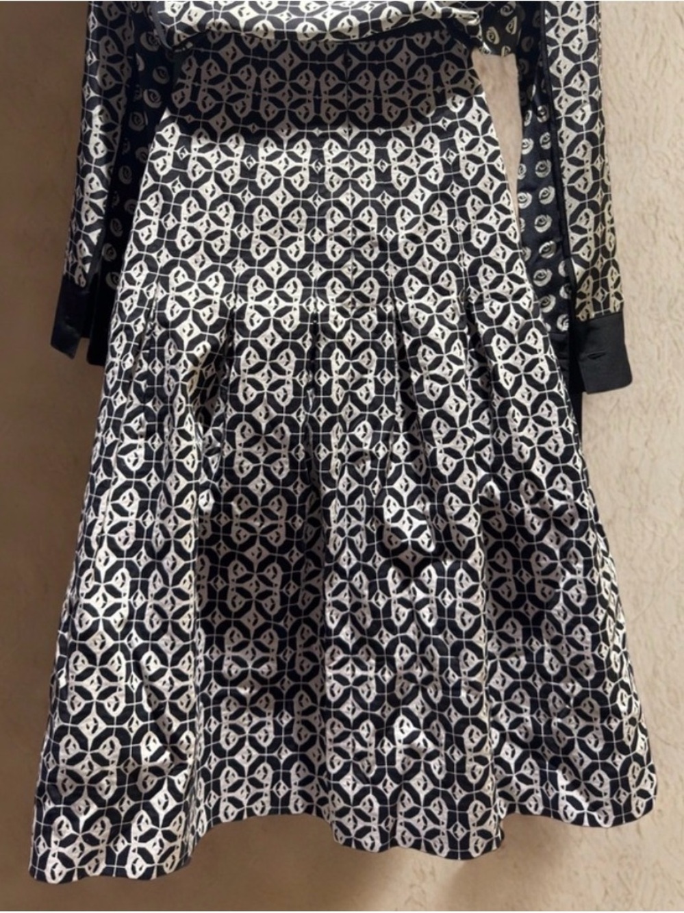 Escada Black & White Patterned Fit-and-Flare Silk Pleated Skirt
